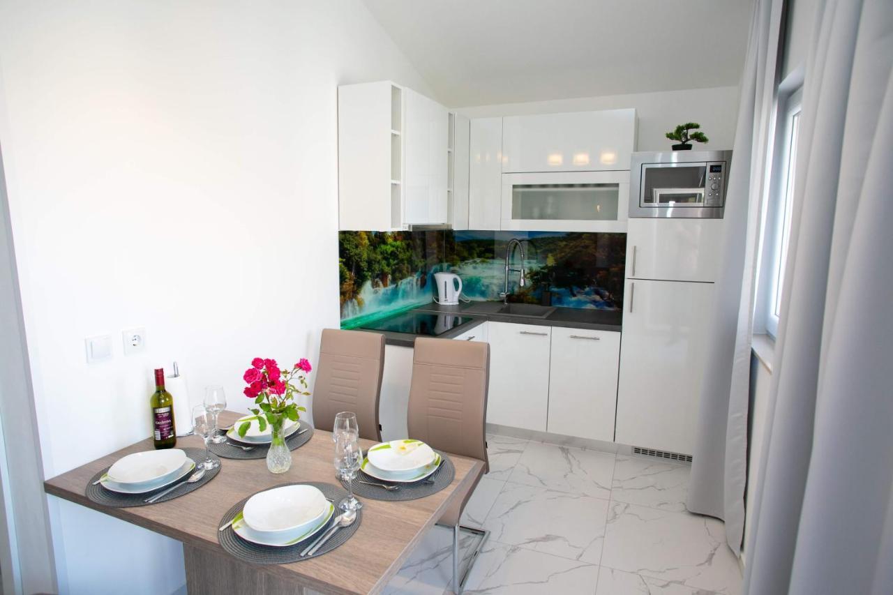 Apartments Sun Dance With Heated Pool نوفاليا المظهر الخارجي الصورة