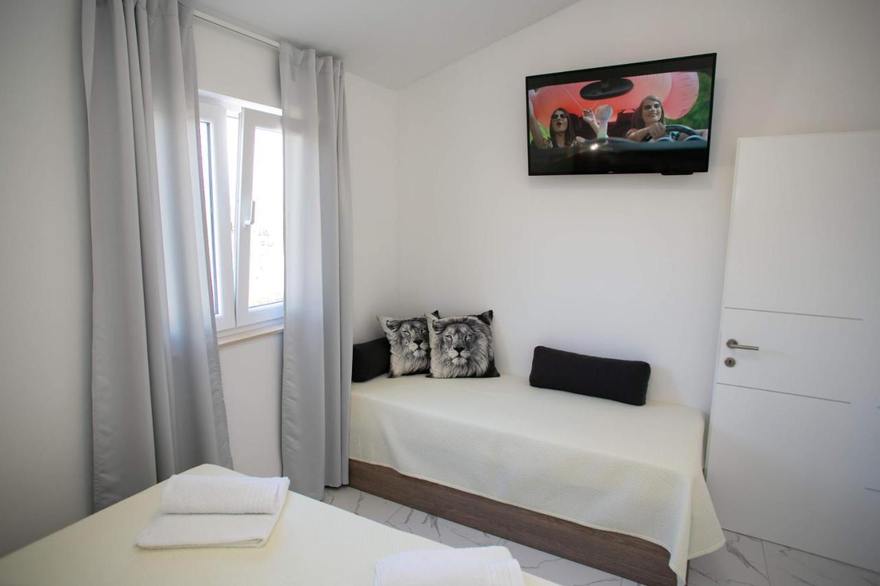 Apartments Sun Dance With Heated Pool نوفاليا المظهر الخارجي الصورة