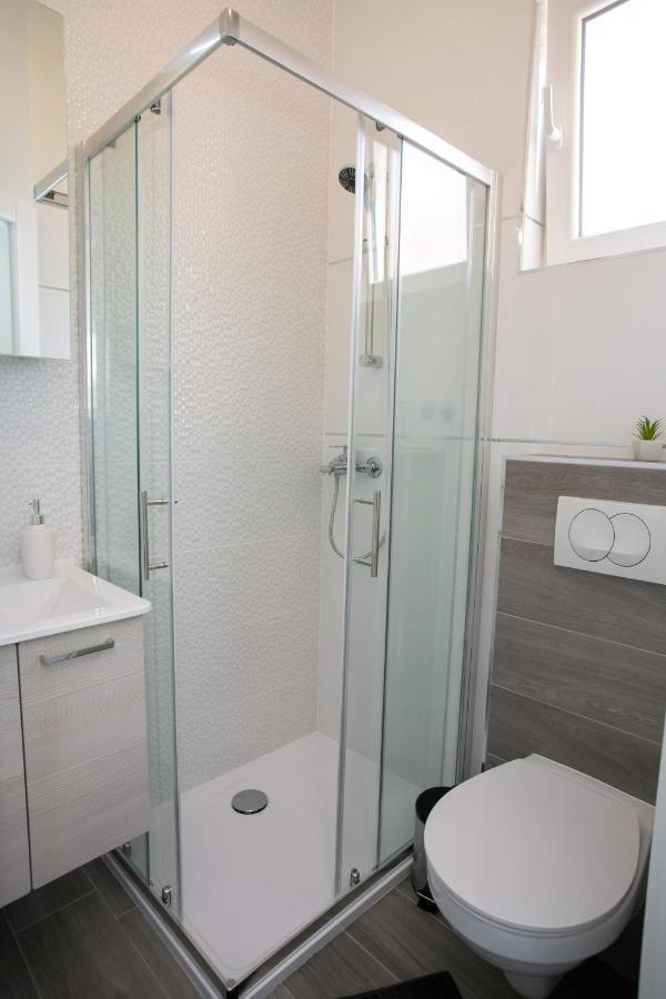 Apartments Sun Dance With Heated Pool نوفاليا المظهر الخارجي الصورة